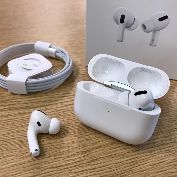 Apple White Wireless Earbuds with Charging Case and Cable